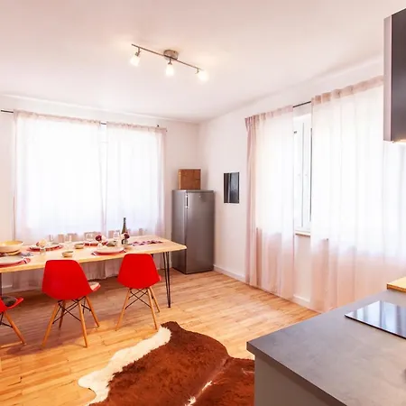 Appartement Modern & Spacious For Up To 8 Persons