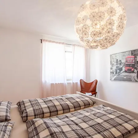 Modern & Spacious For Up To 8 Persons Appartement *