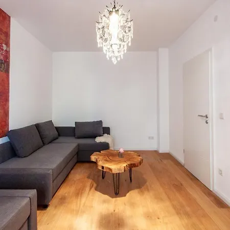 Modern & Spacious For Up To 8 Persons Appartement *